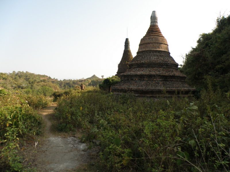 Stupa ruins Mrauk-u