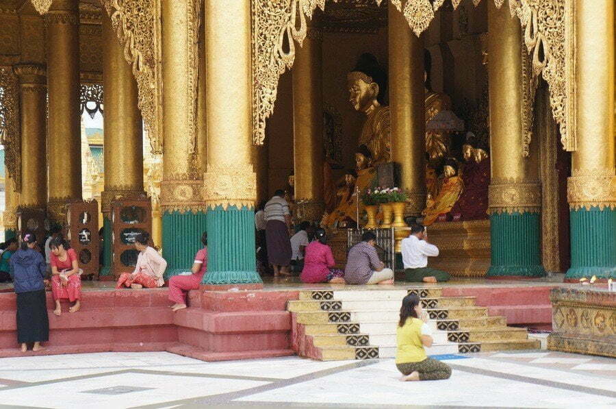 Praying to Buddha Shwedagon pagoda
