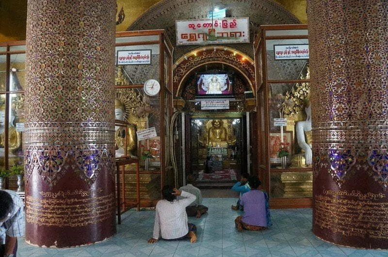 Mahamuni Buddha Statue in Mahamuni Pagoda