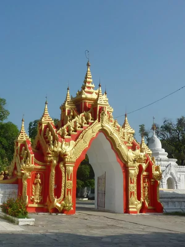 Kuthodaw Pagoda Home to the Worlds Largest Book