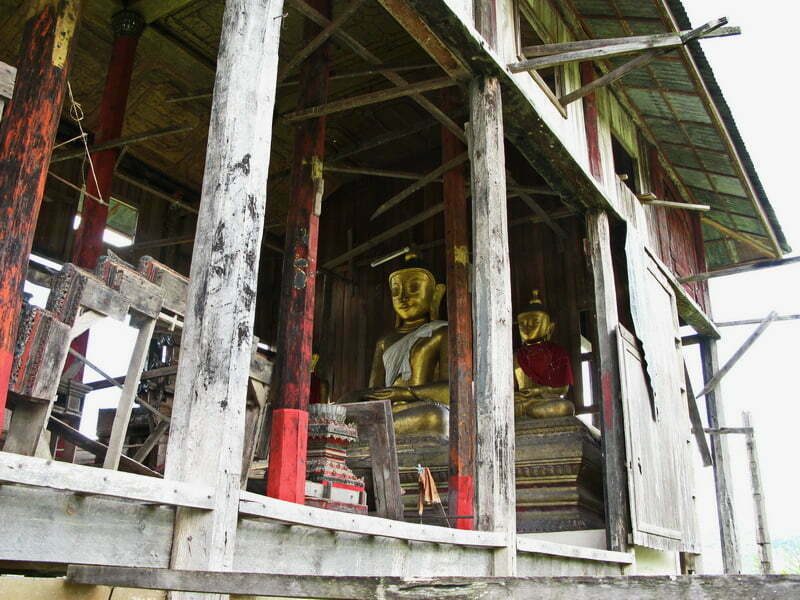 Buddha statues in Ruins of Pagoda Inle Lake