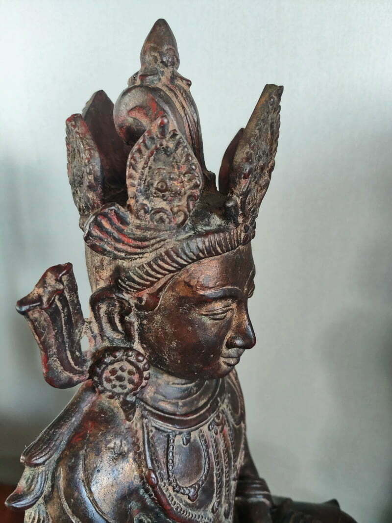 Side view Burmese Bronze Crowned mrauk-u period Buddha Statue