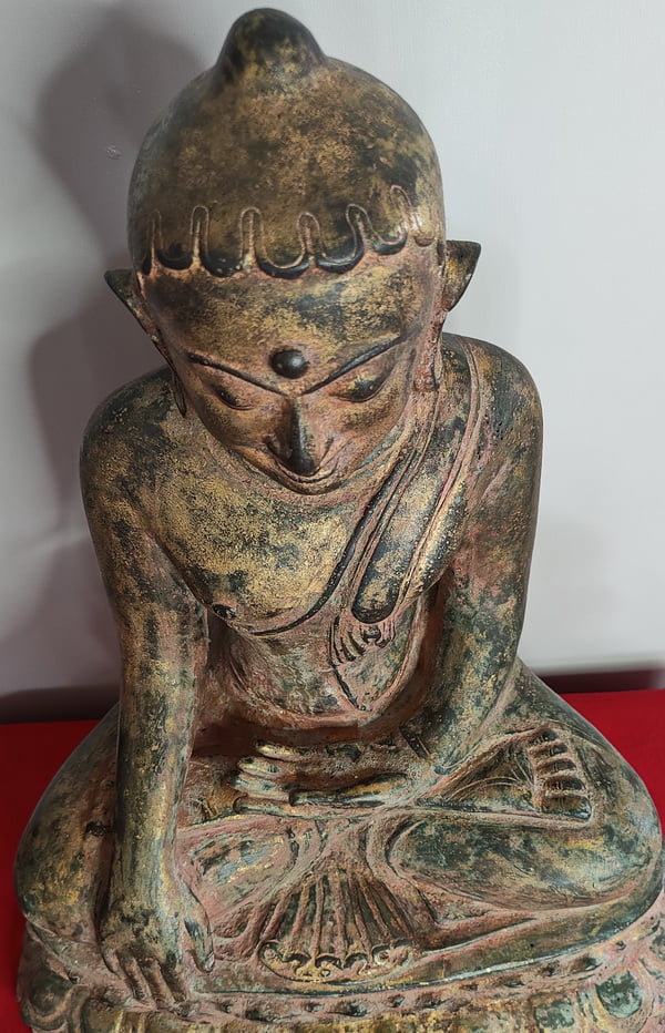 Top view Burmese Bronze Buddha Lotus Bud hairstyle