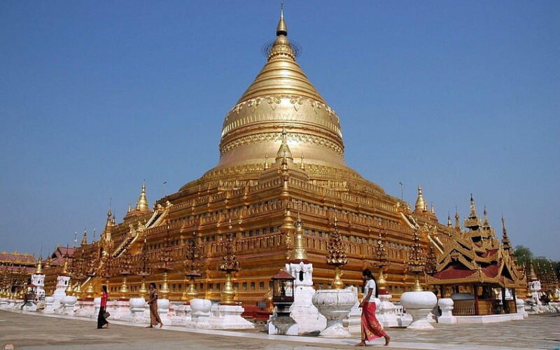 schwezigon Pagoda in Bagan